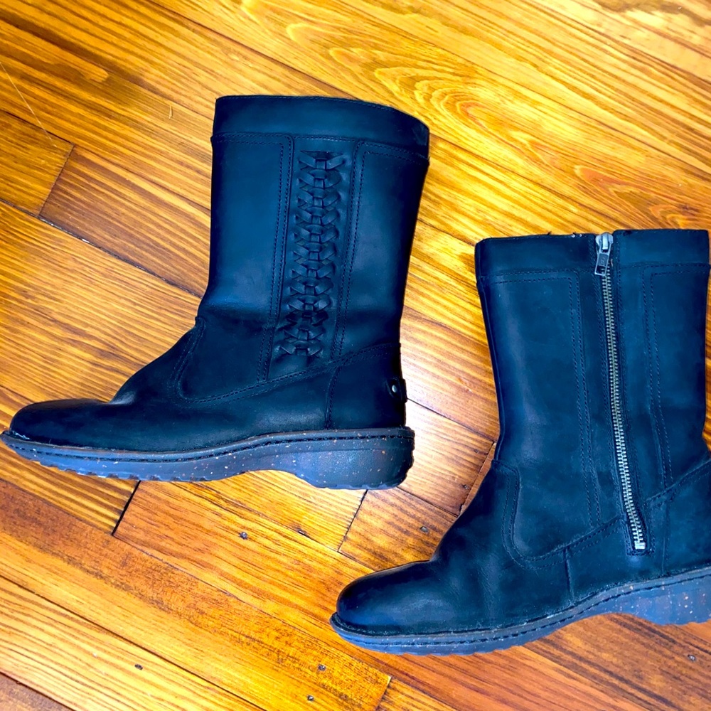 Women’s UGG Snow Boots NWOT Sz. 8